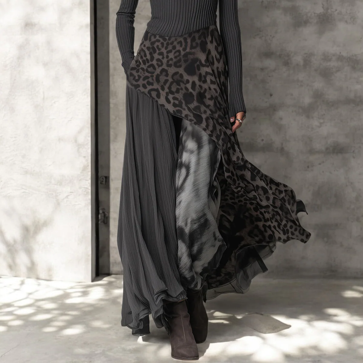 Fena™ - Langes Kleid mit Leopardenmuster-Akzenten - Image 2